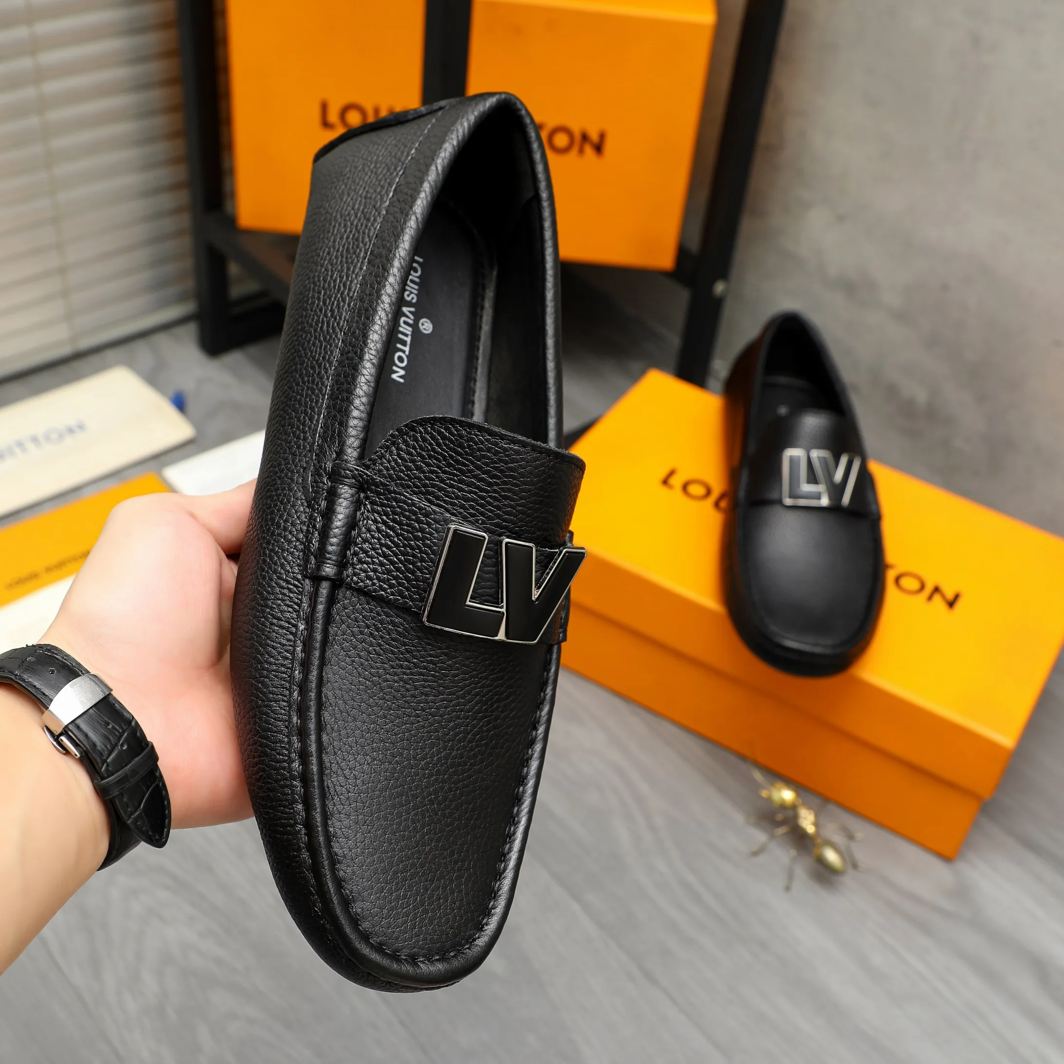 Men's shoes 💰420 Product trademark: LV "Louis Vuitton" casual slip-on shoes Regular size: 38-46 (45.46 custom-made, non-returnable) Product materials: Selected pebbled cowhide upper, sheepskin lining, original rubber outsole